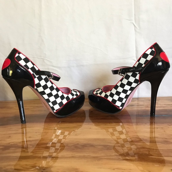 Leg Avenue Shoes - Women’s Legs Avenue “Queen of Hearts” Heels size 7